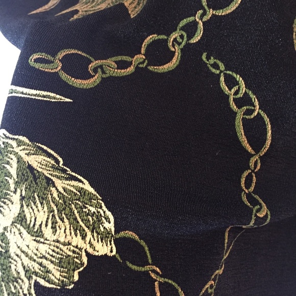 MUST GO Dark Floral Stretchy Vintage Tshirt 90s - Picture 9 of 10